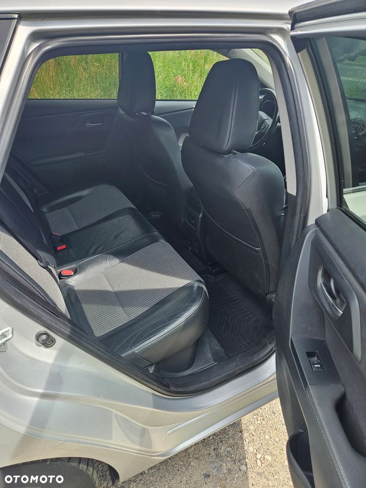 Toyota Auris Hybrid 135 Premium - 14