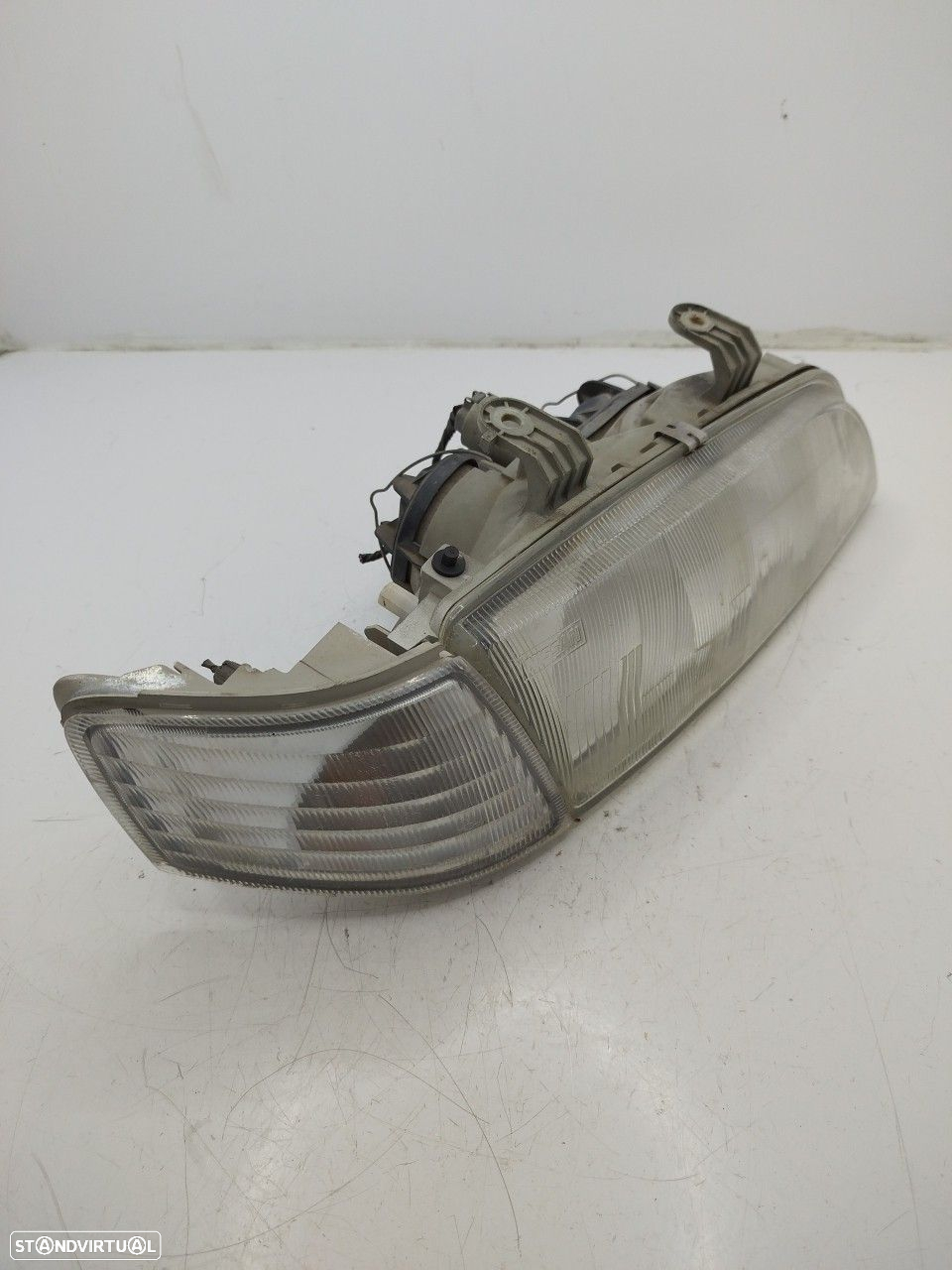 Farol/ Otica Dianteiro Dto Nissan Primera (P11) - 2