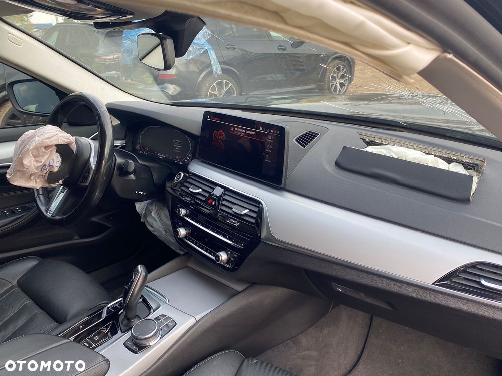 BMW Seria 5 530i Luxury Line sport - 16