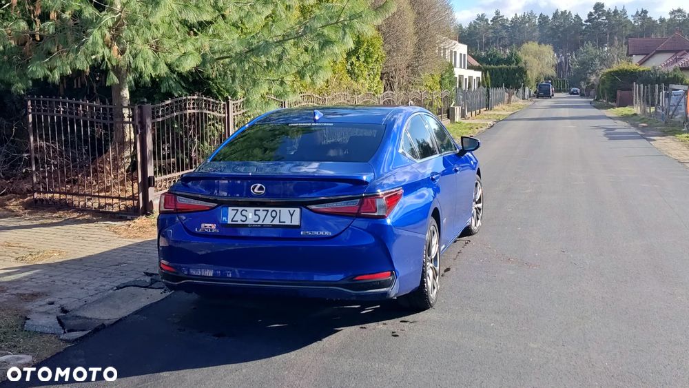 Lexus ES 300h F Sport - 3