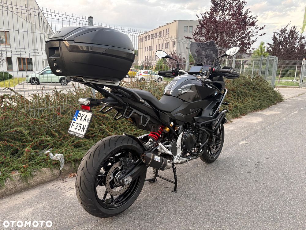 BMW F - 33
