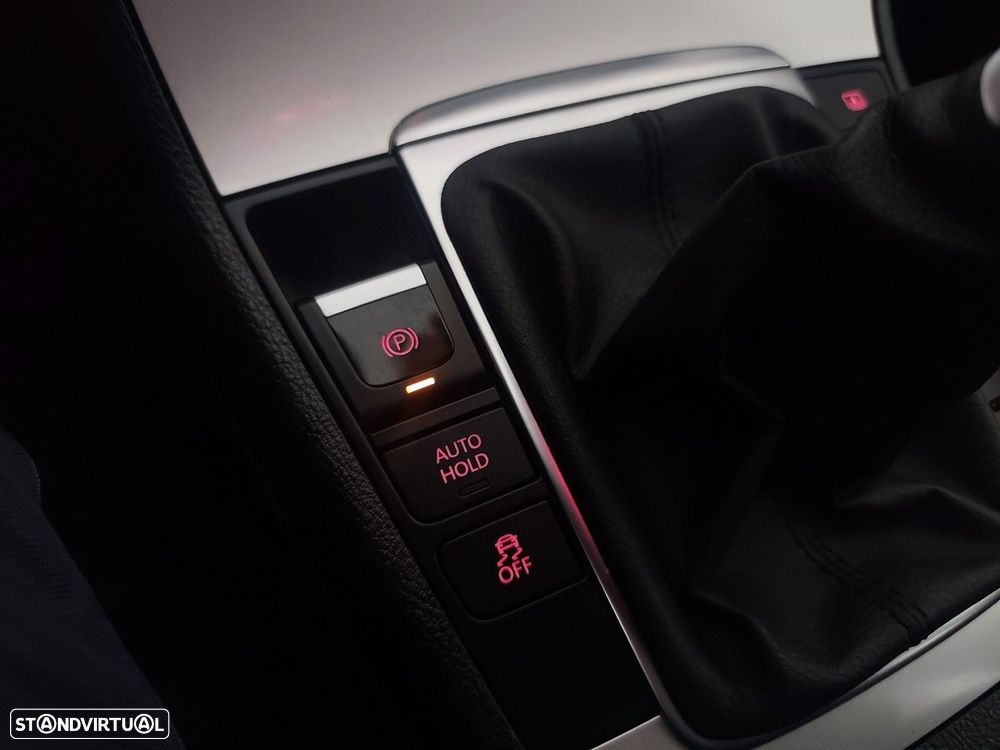 VW Passat CC 2.0 TDi BlueMotion - 25