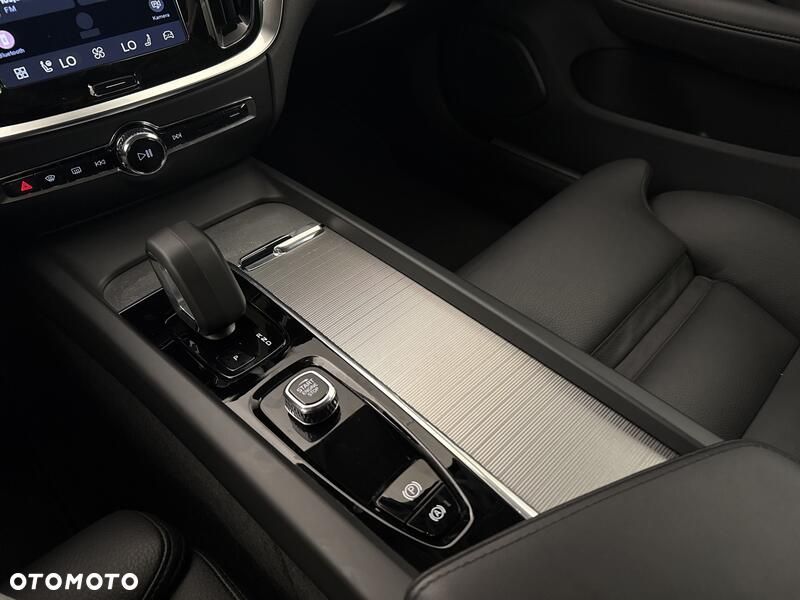 Volvo V60 B3 B Plus Dark - 17