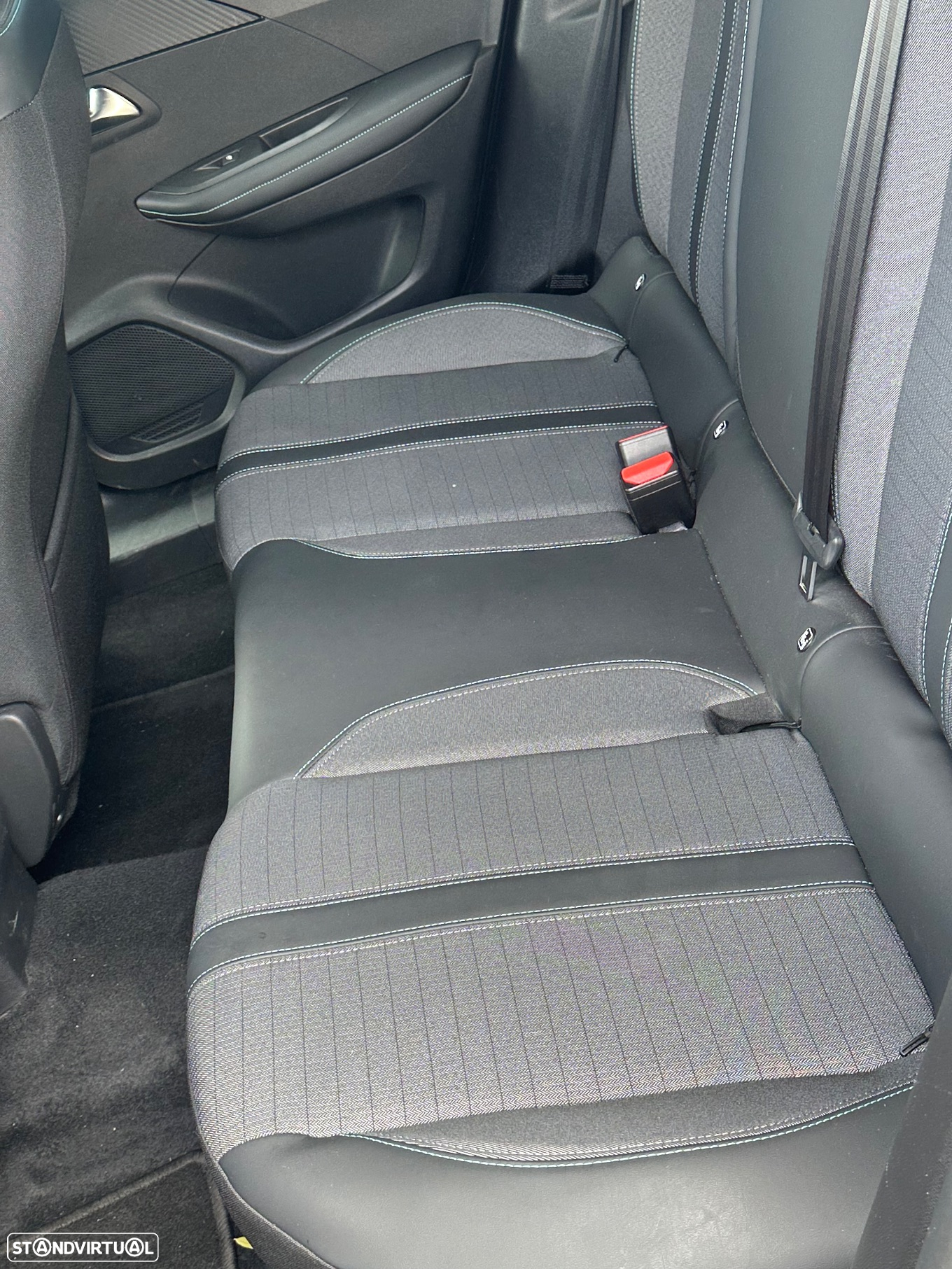 Peugeot 2008 1.2 PureTech Allure Pack - 8