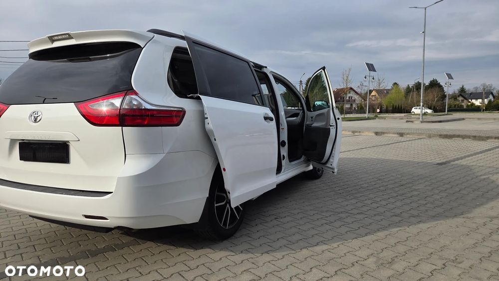 Toyota Sienna - 17