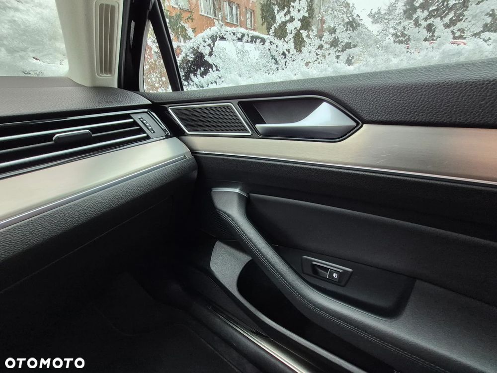 Volkswagen Passat 2.0 TDI SCR DSG Highline - 33