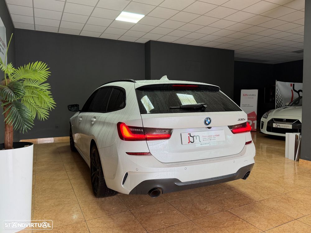 BMW 330 e Pack Desportivo M Auto - 16
