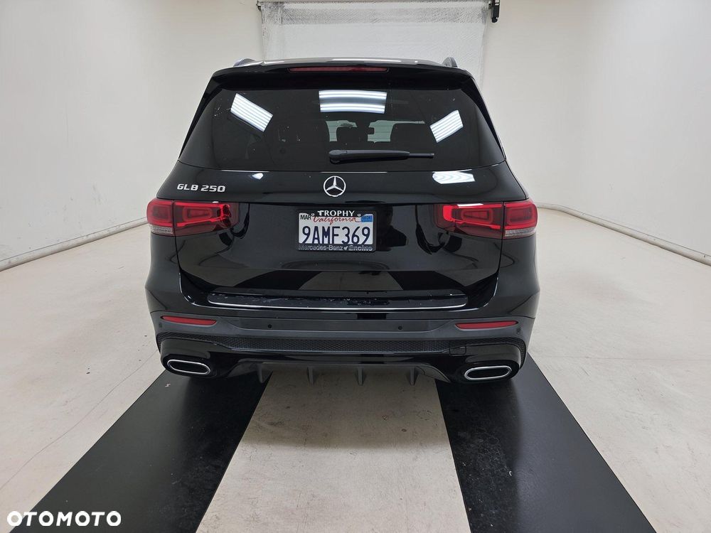 Mercedes-Benz GLB 250 4Matic 8G-DCT AMG Line - 3