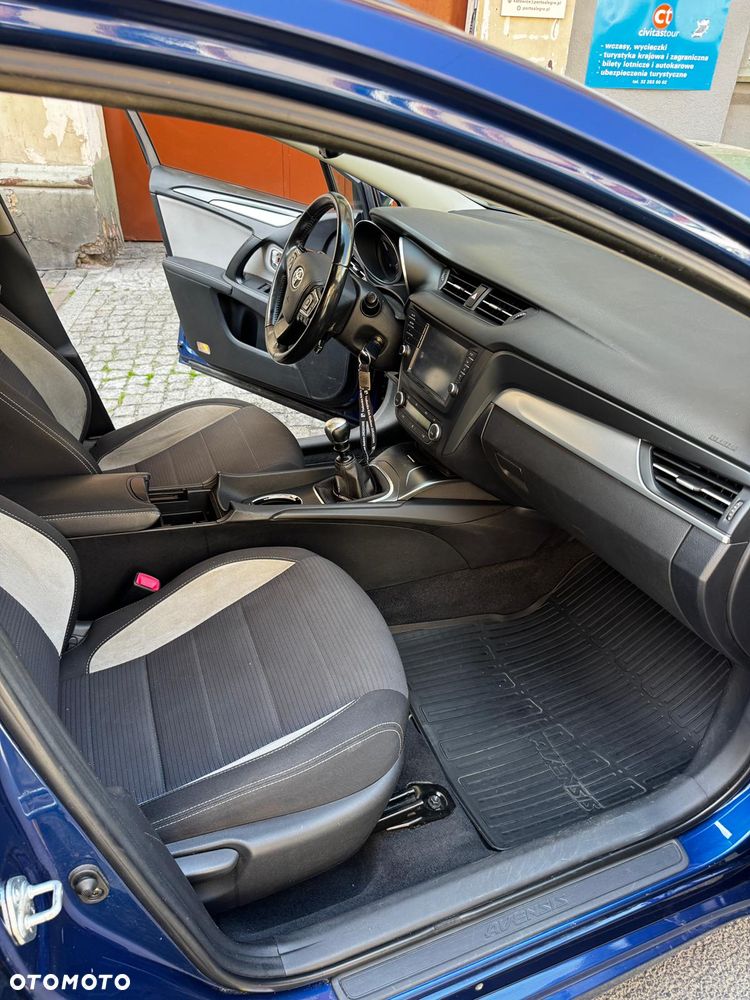 Toyota Avensis - 8