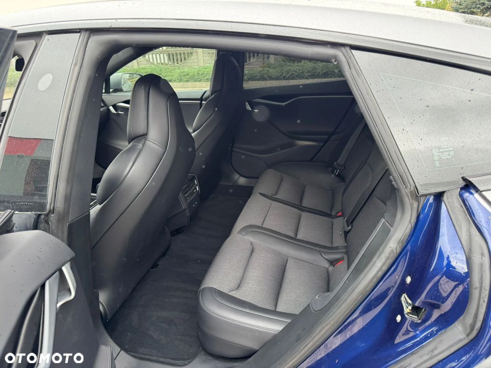 Tesla Model S - 6