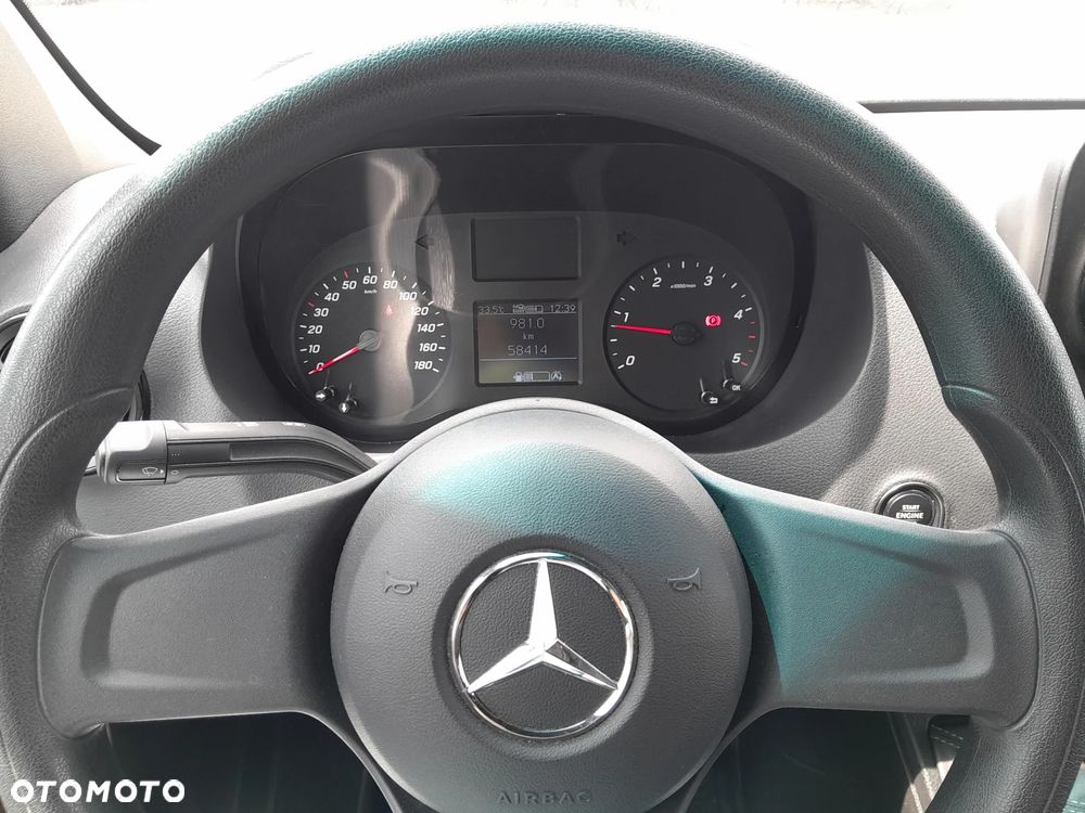 Mercedes-Benz Sprinter - 12