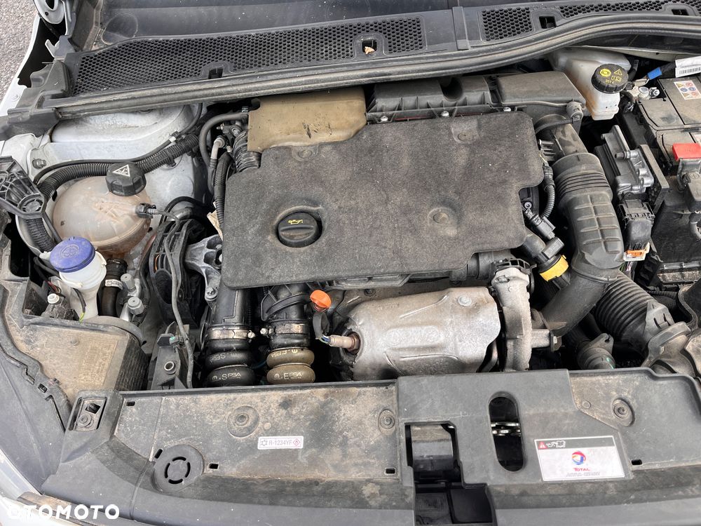 Peugeot 208 - 6
