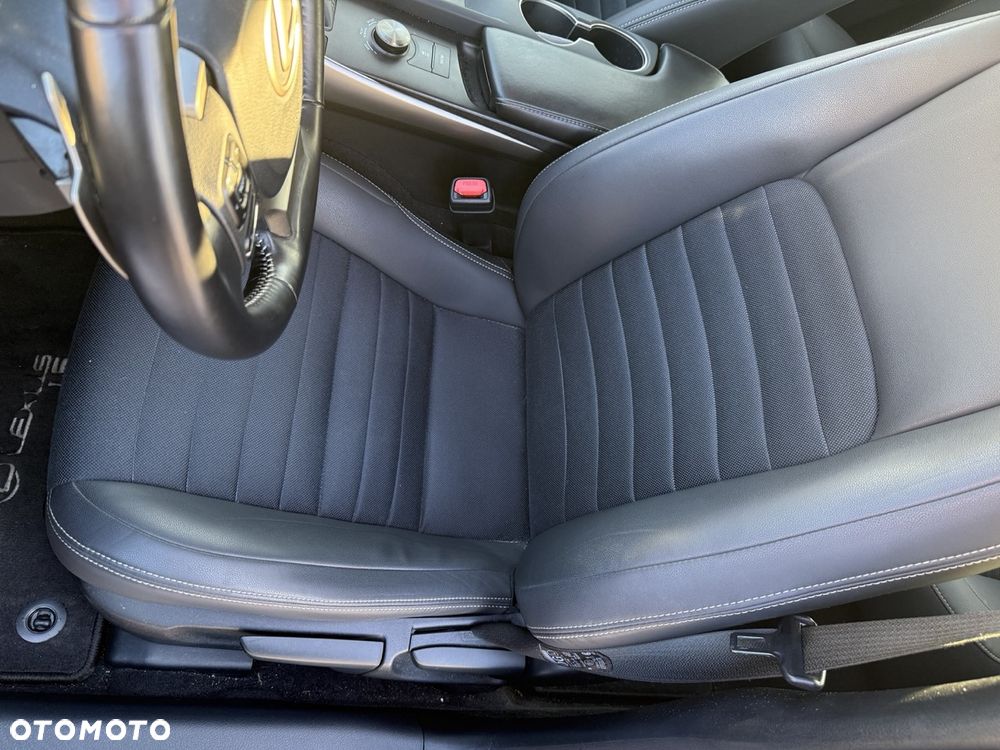 Lexus IS 200t / 300 Elegance - 15