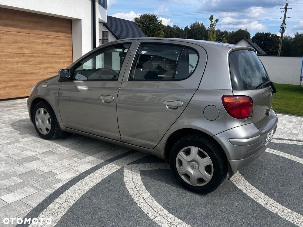 Toyota Yaris - 1
