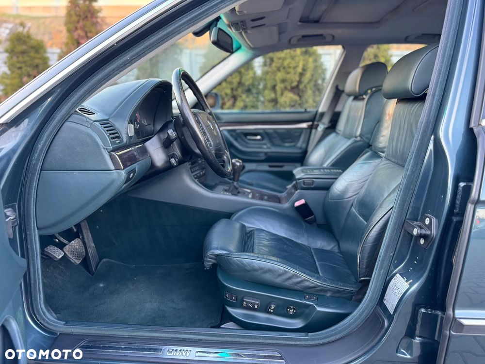 BMW Seria 7 750i - 30