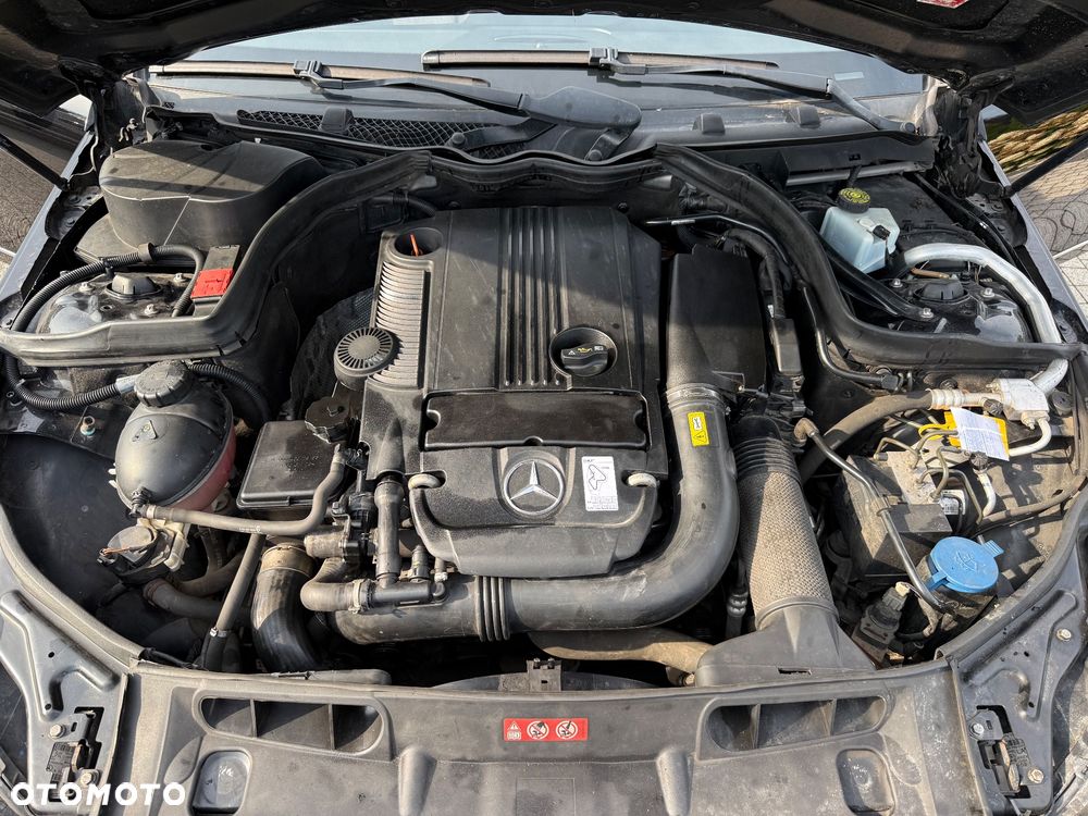 Mercedes-Benz Klasa C 180 CGI BlueEFFICIENCY Avantgarde - 38