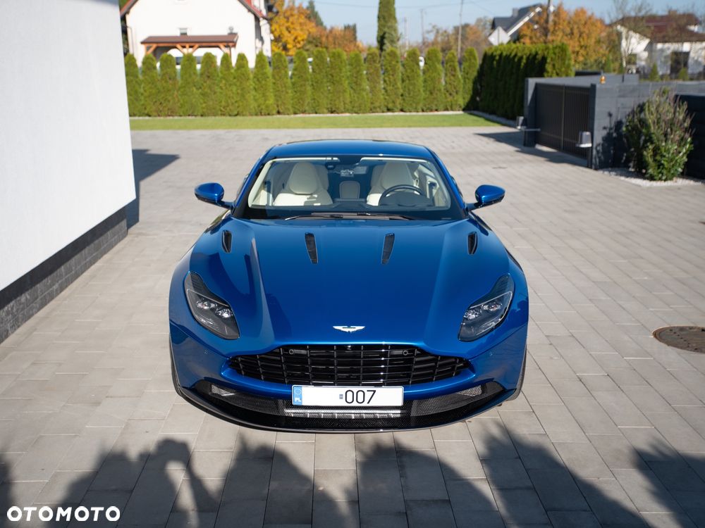 Aston Martin DB11 V12 AMR - 8