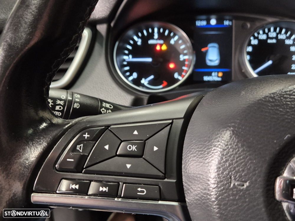 Nissan Qashqai 1.5 dCi N-Connecta J18 - 10