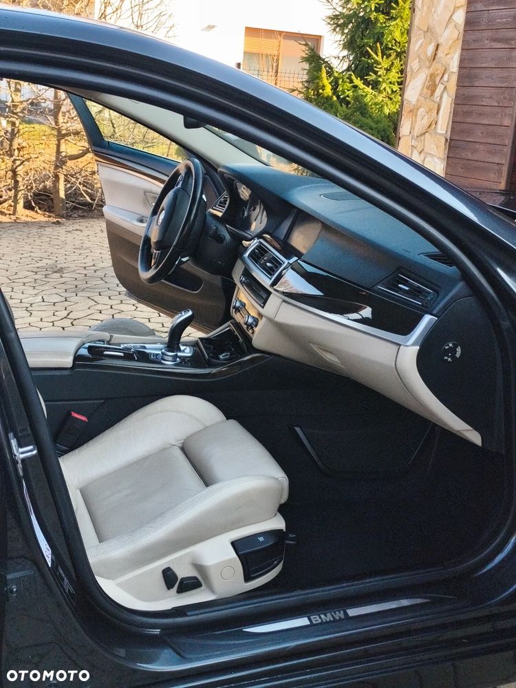 BMW Seria 5 525d xDrive Sport-Aut Luxury Line - 9