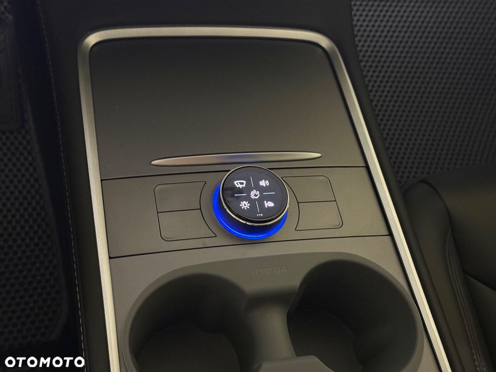 Tesla Model Y Long Range AWD - 15