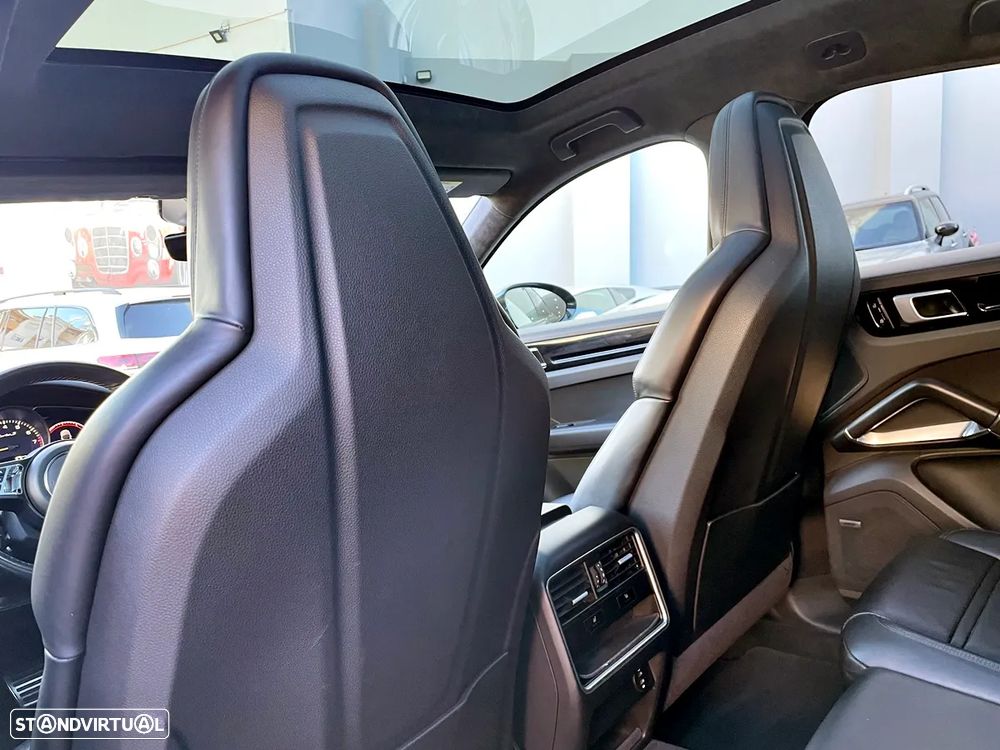 Porsche Cayenne Coupé Turbo S E-Hybrid Tiptronic S - 30