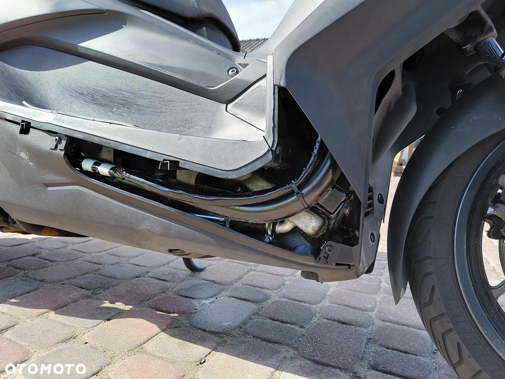 Yamaha X-max - 10