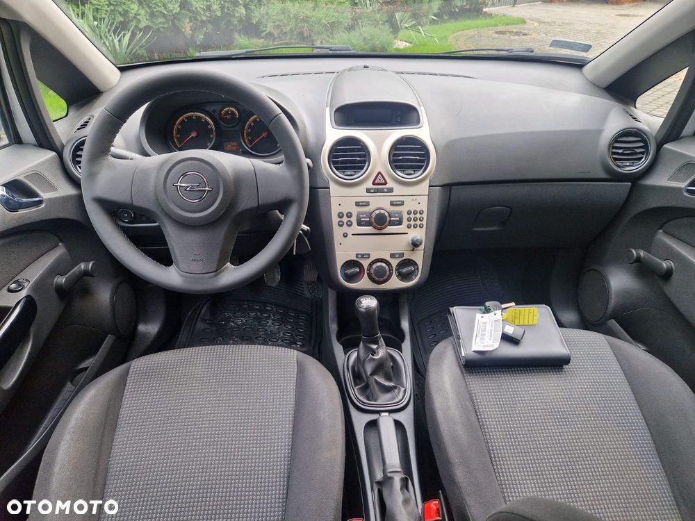 Opel Corsa 1.2 16V Essentia - 12