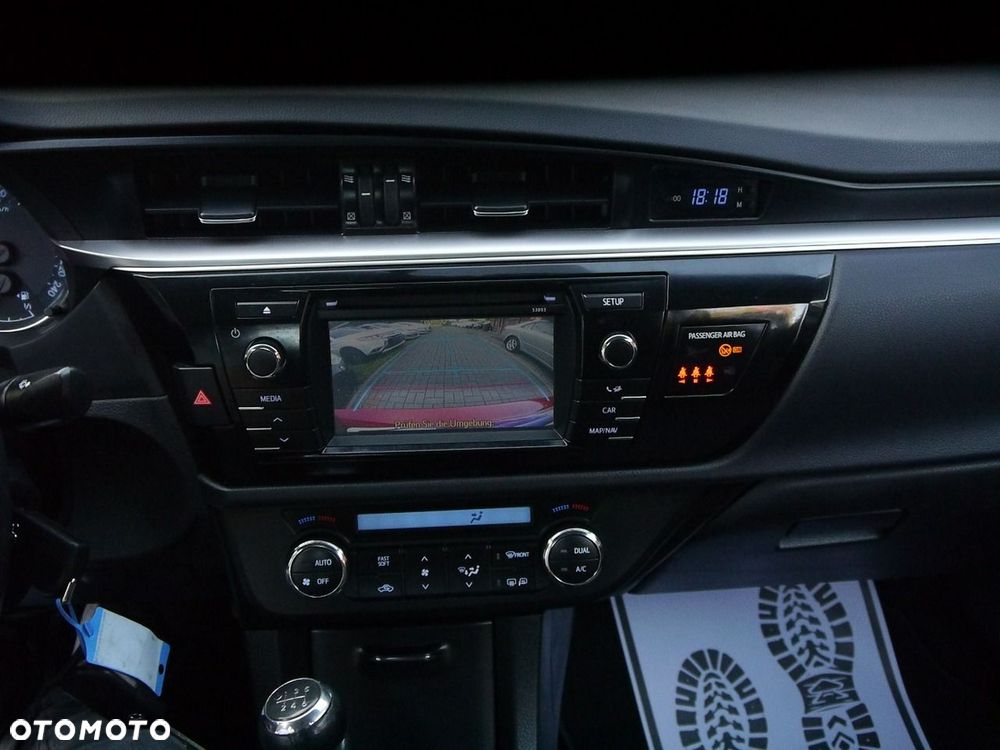 Toyota Corolla 1.6 Premium + - 20