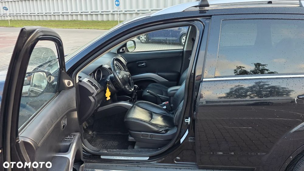 Mitsubishi Outlander - 6