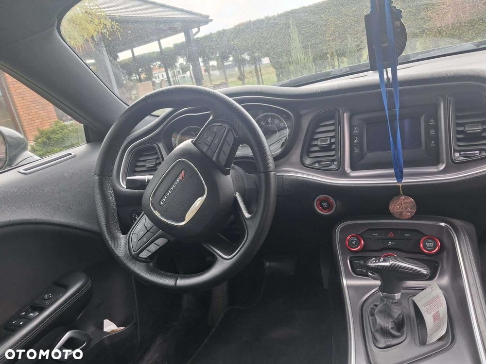 Dodge Challenger - 4