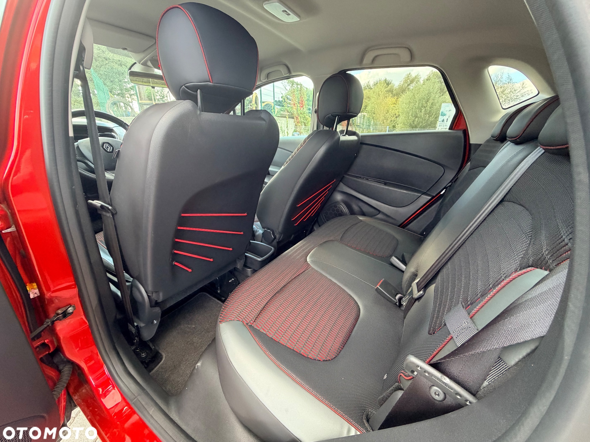 Renault Captur 1.2 TCe Helly Hansen EDC - 19