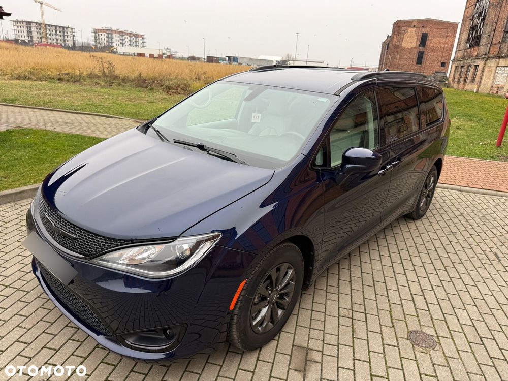 Chrysler Pacifica - 14