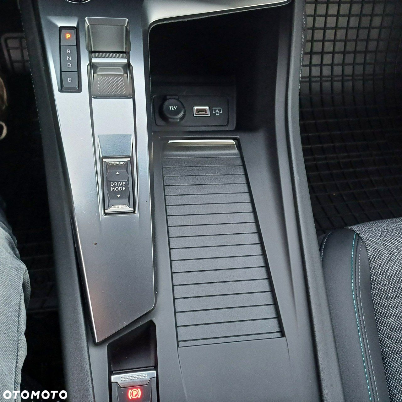 Peugeot 408 - 28