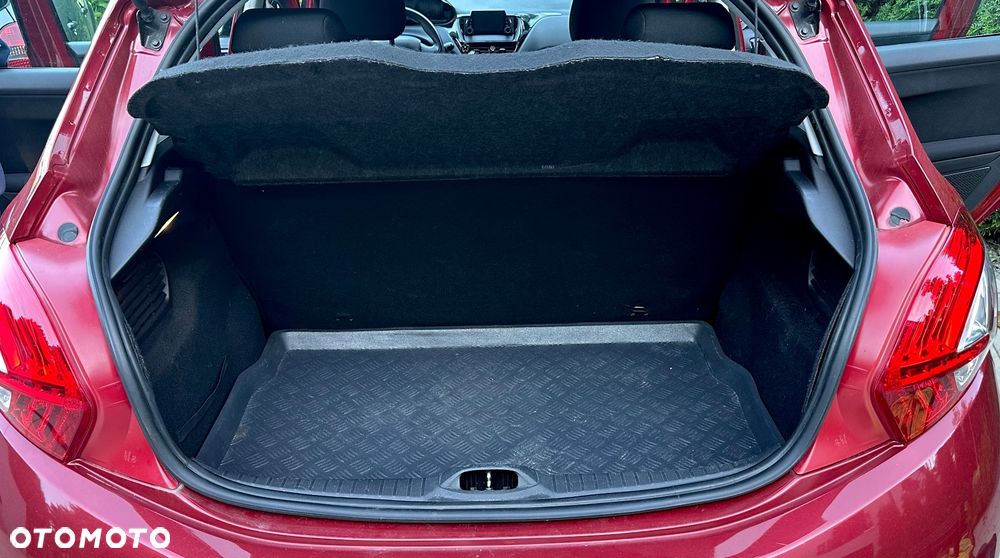 Peugeot 208 - 12