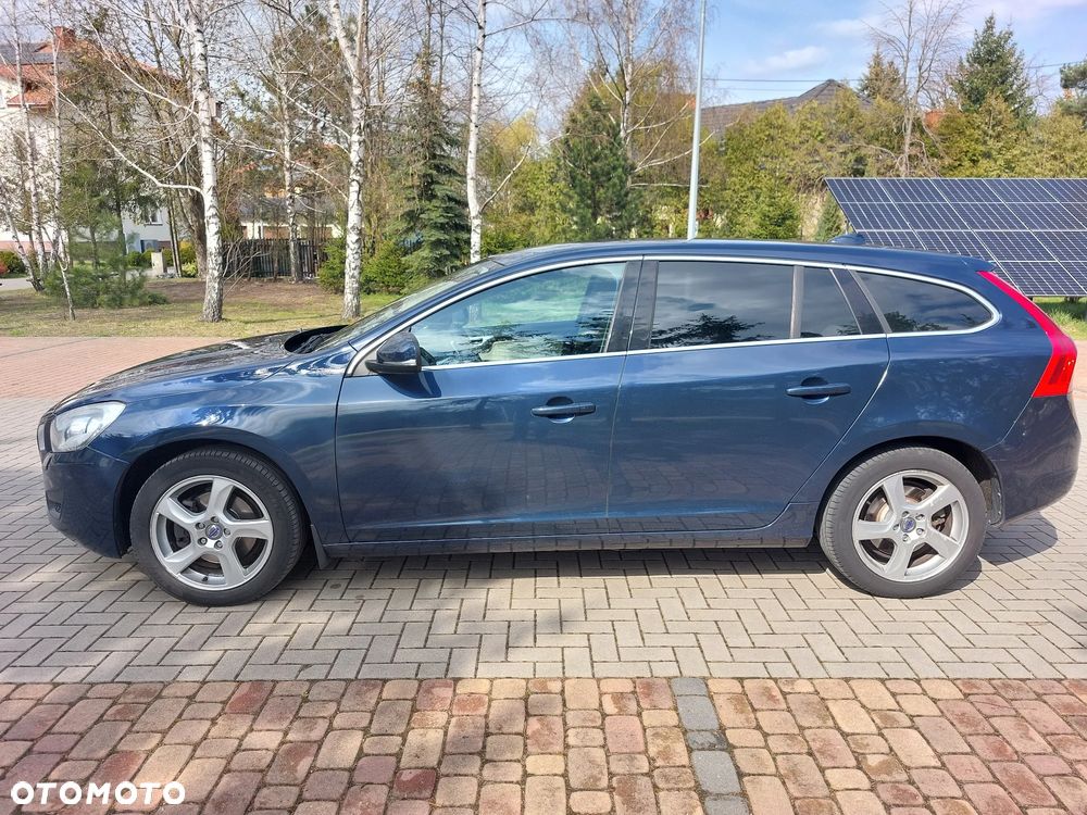 Volvo V60 T3 Momentum - 16