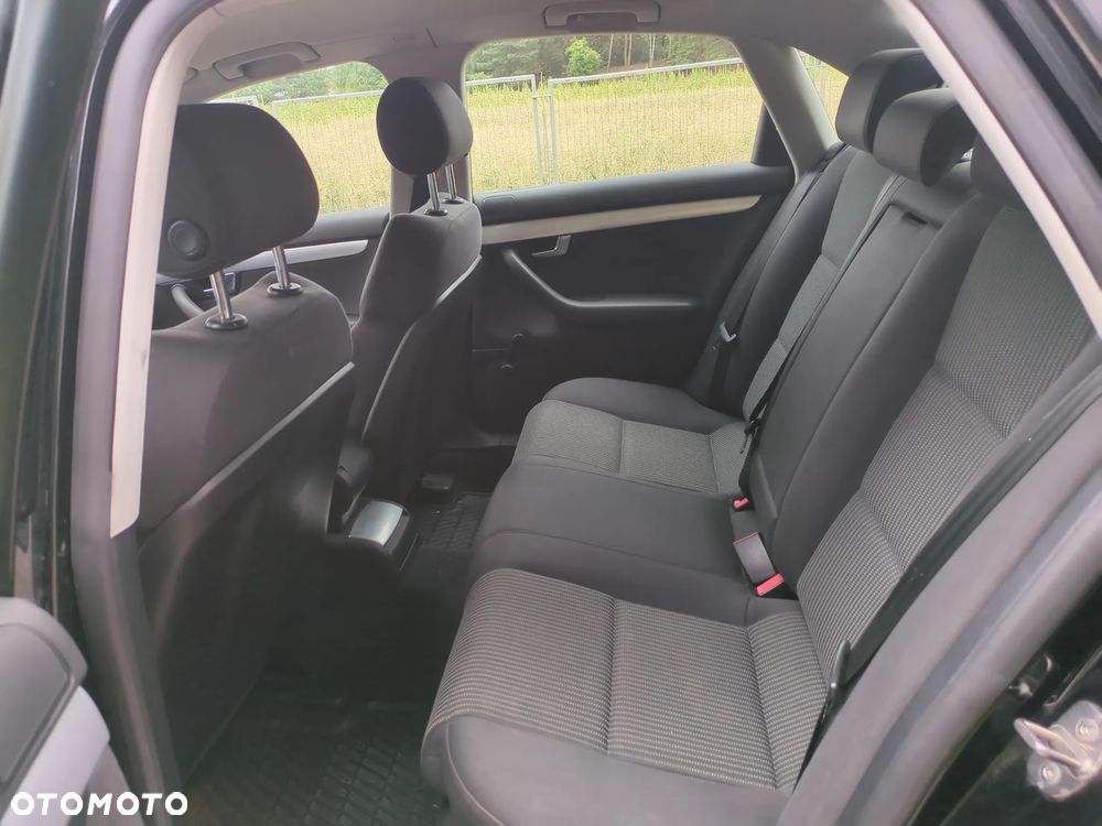 Audi A4 Limousine - 11