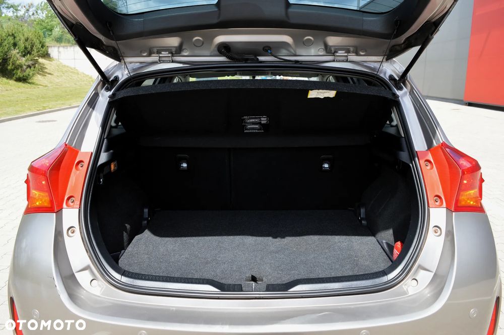 Toyota Auris 1.6 Premium + - 31