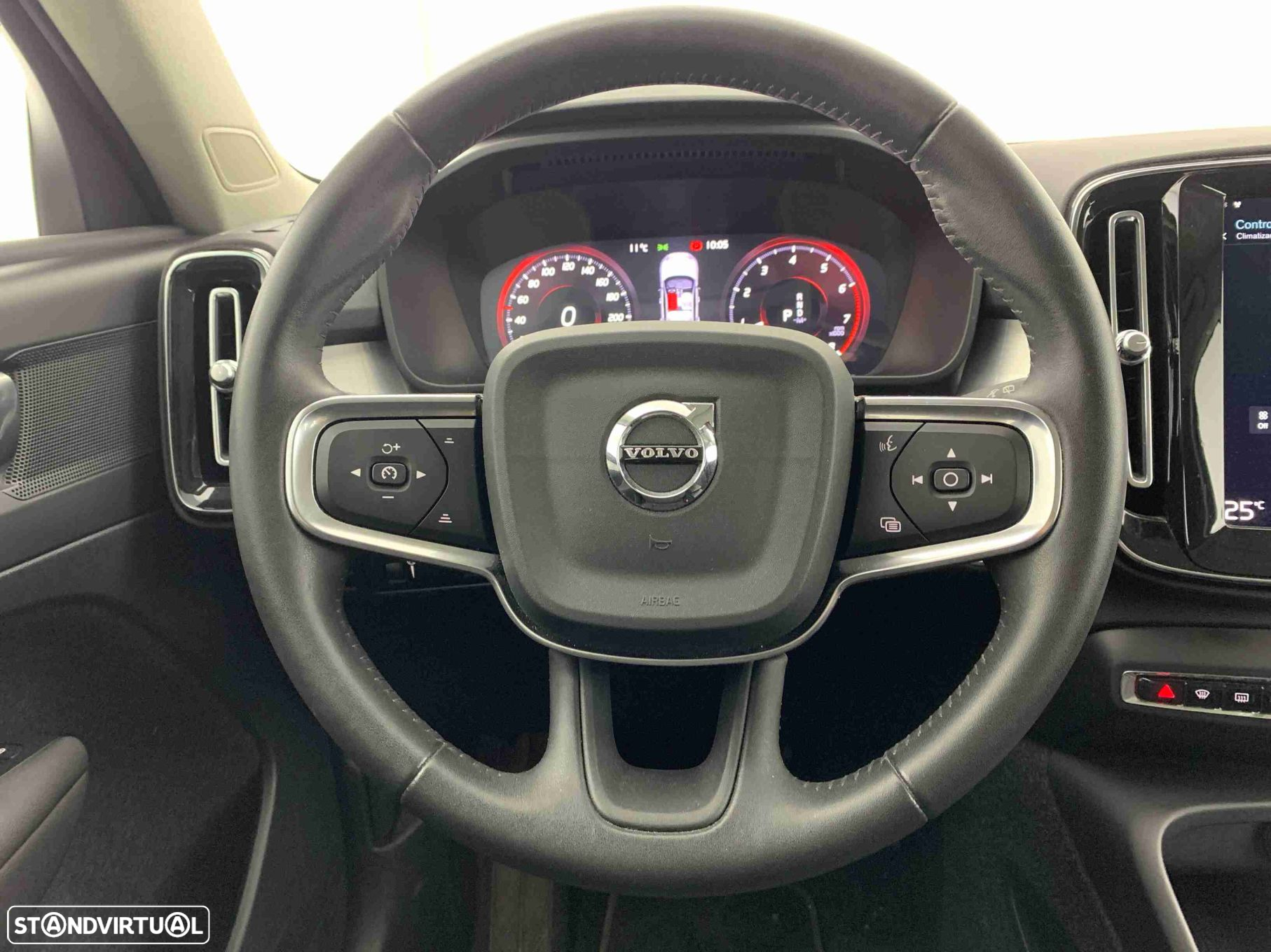 Volvo XC 40 2.0 B4 Momentum Plus - 13