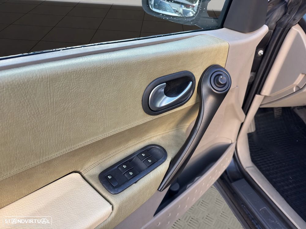 Renault Mégane CC 1.9 dCi Conf. Privilége - 12