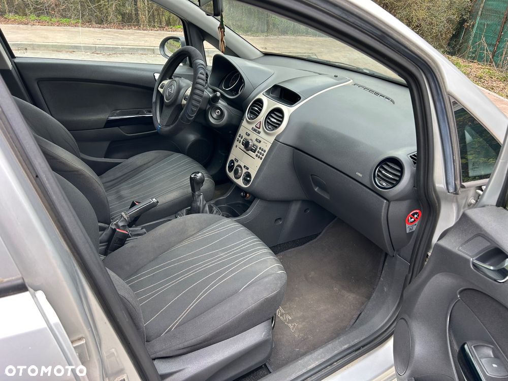 Opel Corsa 1.2 16V Cosmo - 9