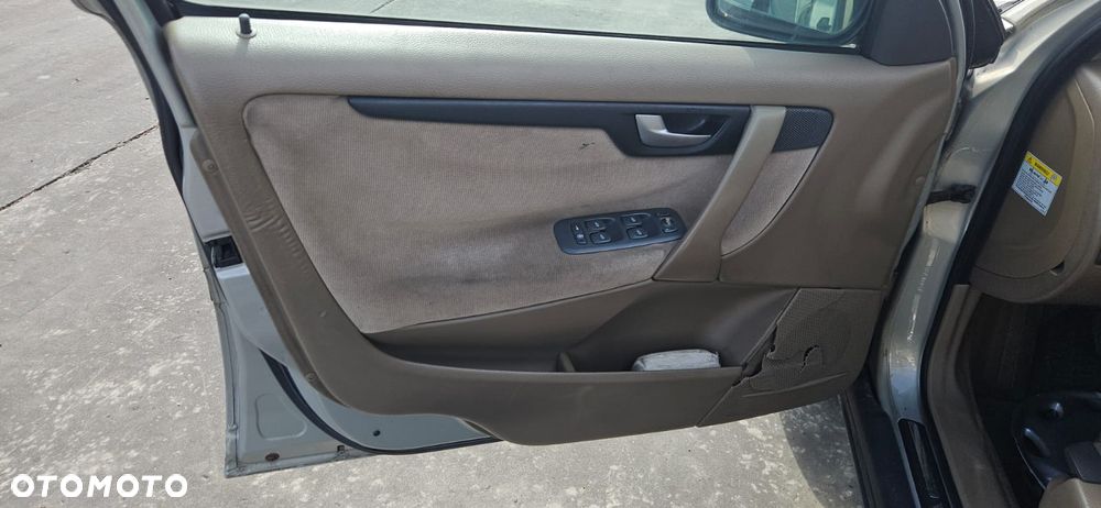 VOLVO V70 II 2.5TDI 99-05 RADIO - 23