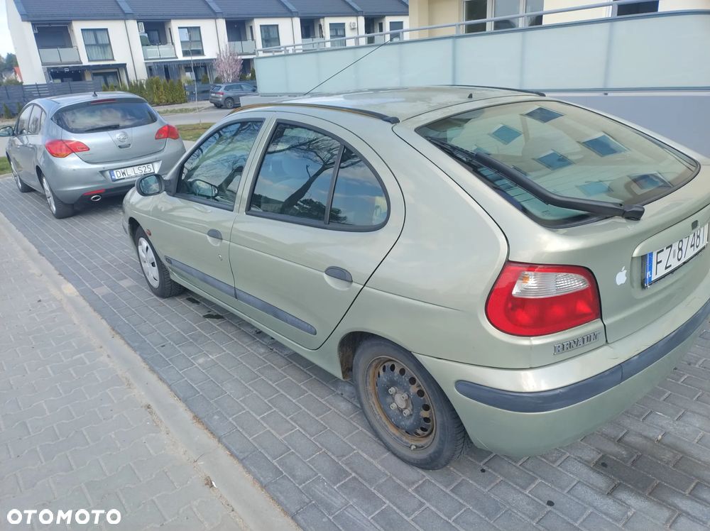Renault Megane 1.4 RN 16V - 4