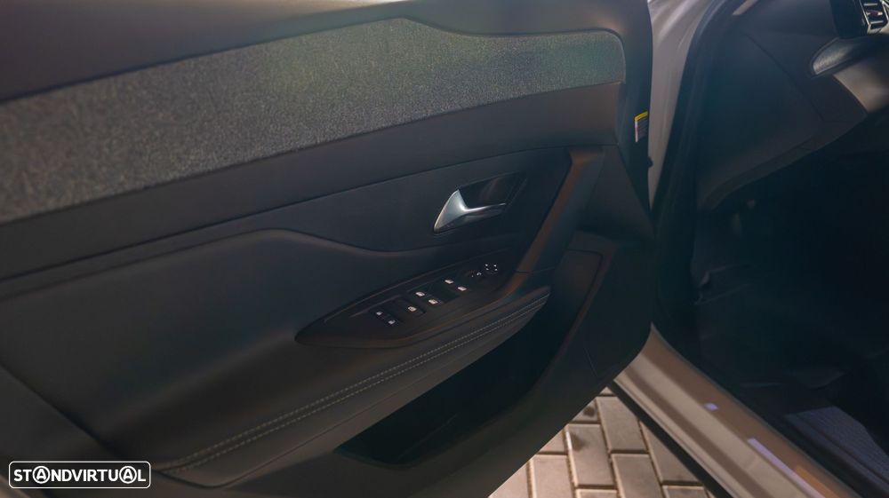 Peugeot 408 1.2 PureTech Allure EAT8 - 10