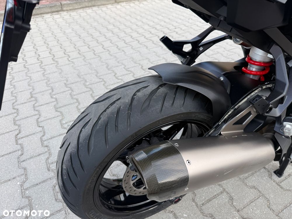 BMW XR - 18