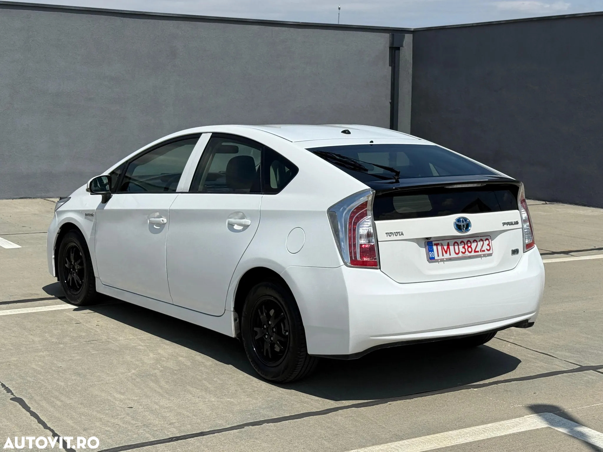 Toyota Prius (Hybrid) Executive - 4