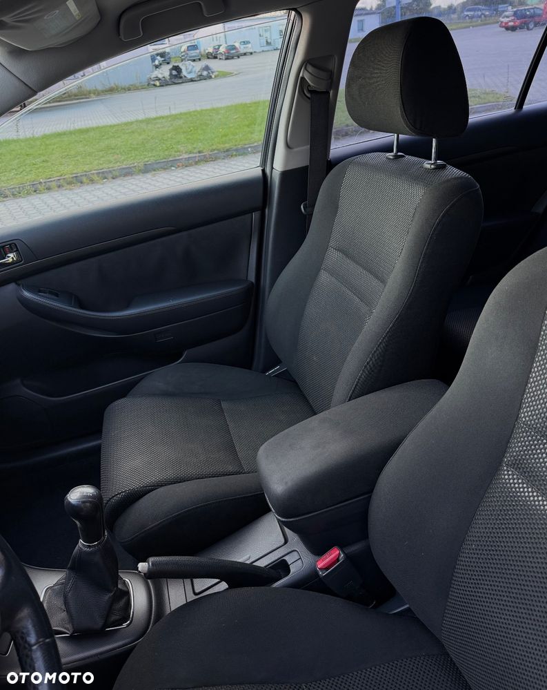 Toyota Avensis 1.8 VVT-i Combi Team - 23