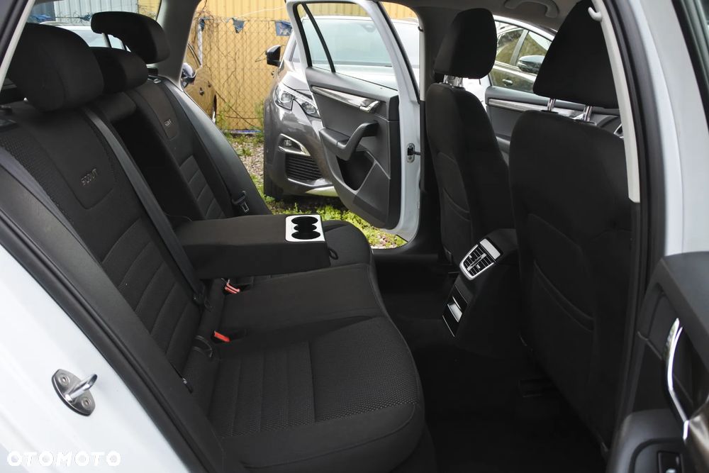 Skoda Octavia Scout 2.0 TDI 4x4 DSG - 8