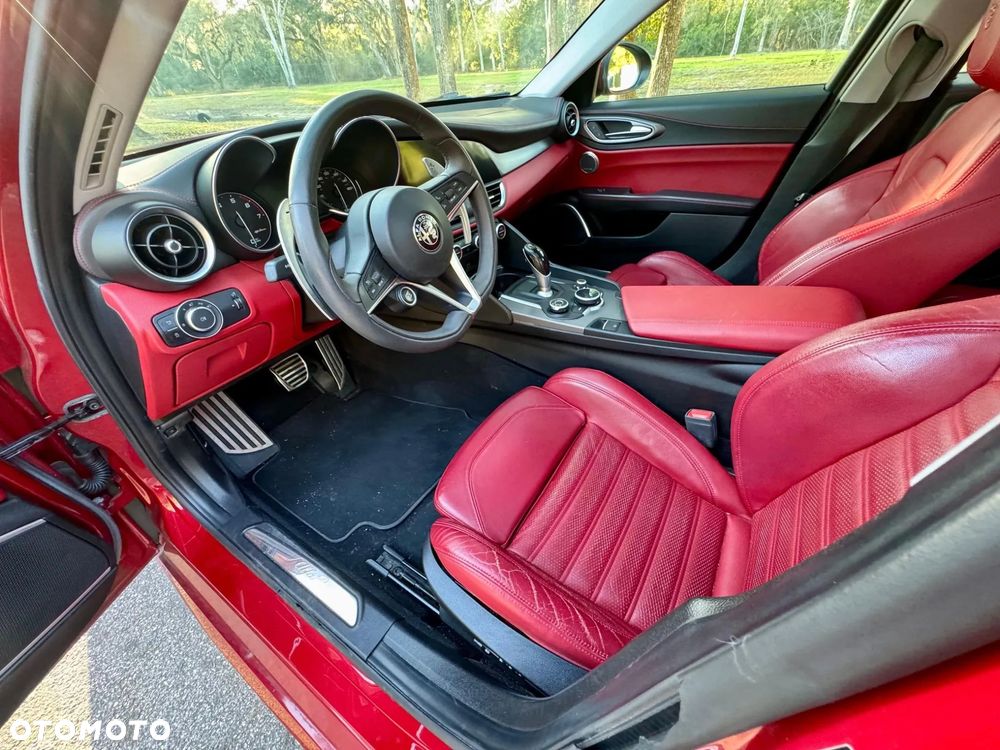 Alfa Romeo Giulia 2.0 Turbo 16V AT8-Q4 Ti - 18