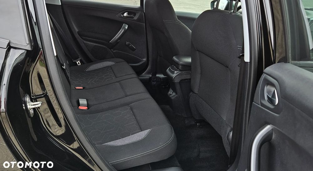 Peugeot 2008 1.6 BlueHDi Allure - 9