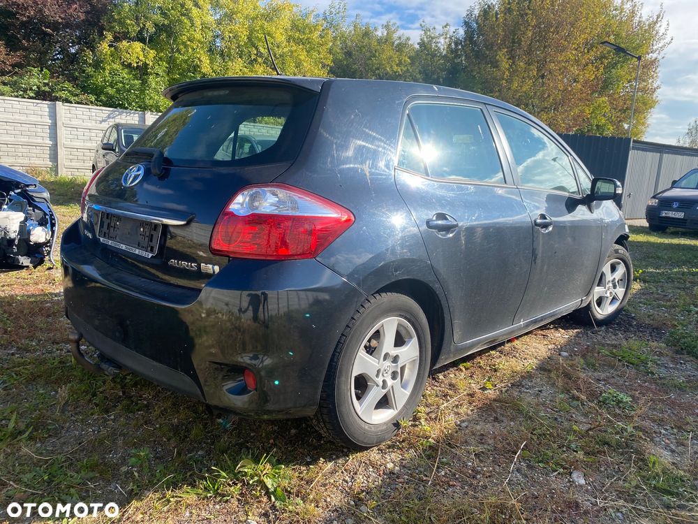 Toyota Auris 1.8 HSD Luna - 11
